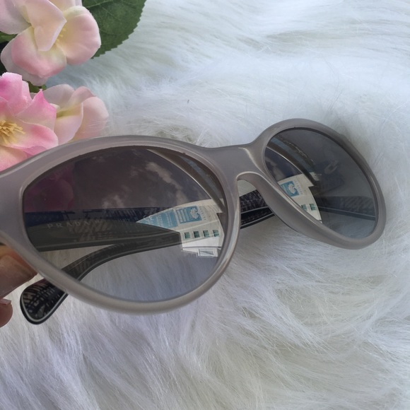 Prada 100% authentic Sunglasses - Picture 3 of 8